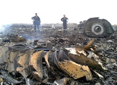 Обломки разбившегося на Украине Боинга-777. Фото © Reuters